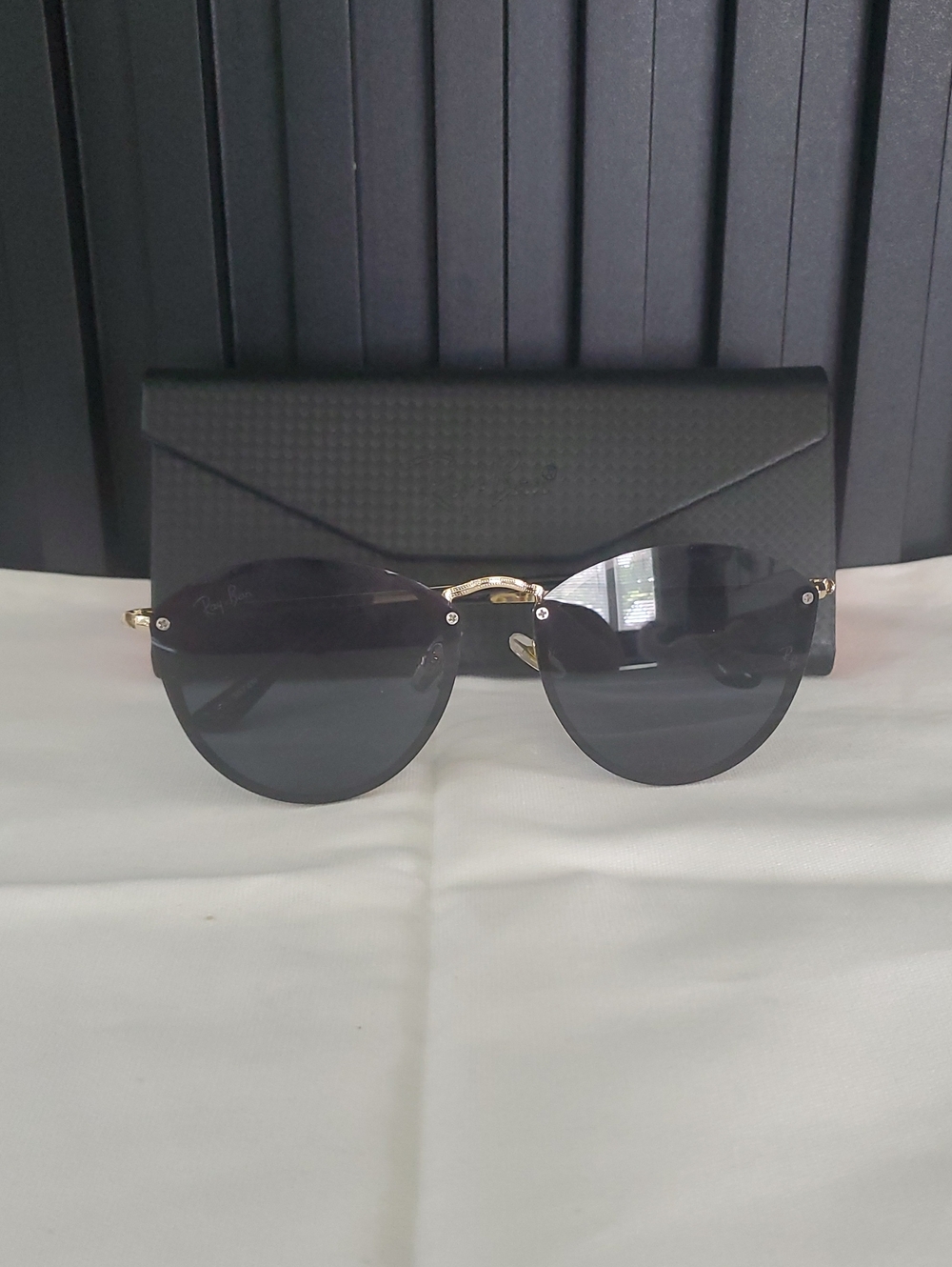 Ray-Ban Rimless Round Sunglasses in Black and Gold